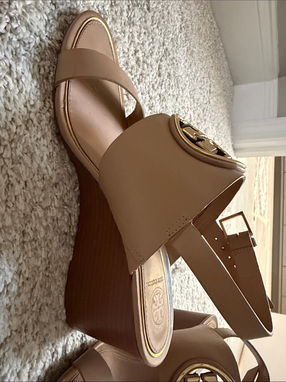 Tory Burch Brown Leather Wedge Sandals with Gold Logo - Picture 2 of 4